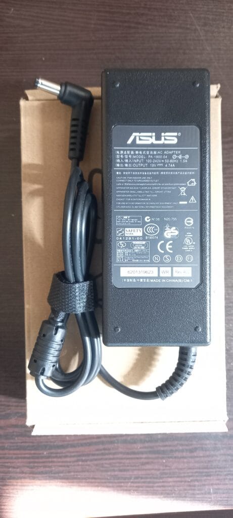شارژر لپ تاپ ایسوس 19V 4.74A اورجینال ۹۰ وات با فیش ۵.۵×۲.۵ میلی‌متر - ارسال سریع بیرجند